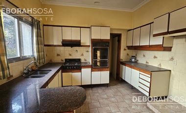 Venta Casa 5 ambientes con parque más locales comerciales en Boulogne - Chalet de estilo!