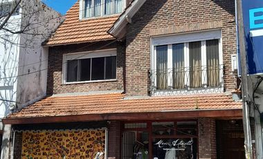 Venta Casa 5 ambientes con parque más locales comerciales en Boulogne - Chalet de estilo!