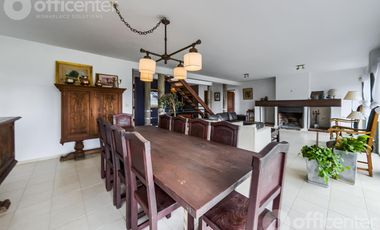 Casa en Venta en la Granja 300 M2 con Pileta