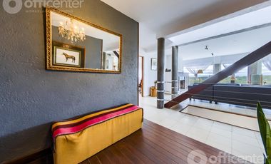 Casa en Venta en la Granja 300 M2 con Pileta