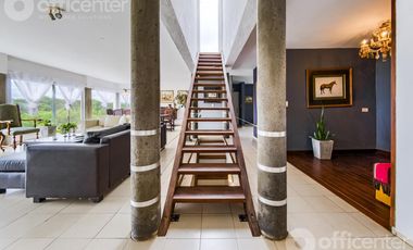 Casa en Venta en la Granja 300 M2 con Pileta