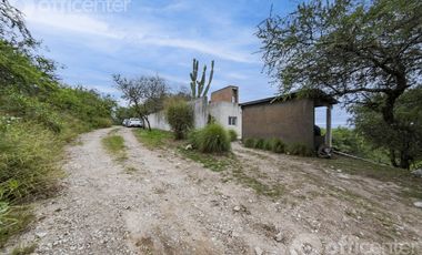 Casa en Venta en la Granja 300 M2 con Pileta