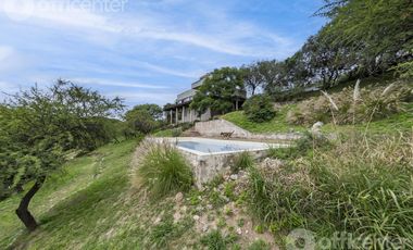 Casa en Venta en la Granja 300 M2 con Pileta