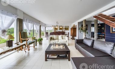 Casa en Venta en la Granja 300 M2 con Pileta