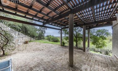 Casa en Venta en la Granja 300 M2 con Pileta
