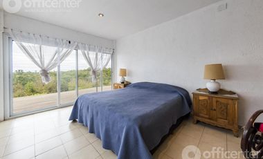 Casa en Venta en la Granja 300 M2 con Pileta