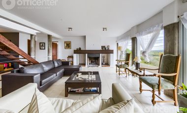 Casa en Venta en la Granja 300 M2 con Pileta