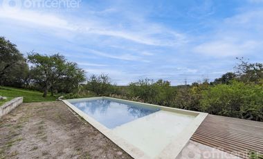 Casa en Venta en la Granja 300 M2 con Pileta