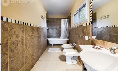 Casa en Venta en la Granja 300 M2 con Pileta