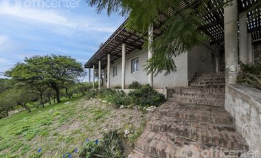 Casa en Venta en la Granja 300 M2 con Pileta