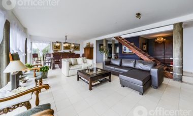 Casa en Venta en la Granja 300 M2 con Pileta