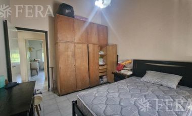 Venta casa 4 ambientes con jardín y cochera en Sarandi