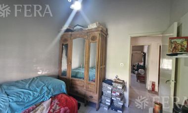 Venta casa 4 ambientes con jardín y cochera en Sarandi