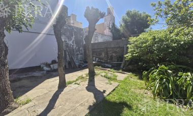Venta casa 4 ambientes con jardín y cochera en Sarandi