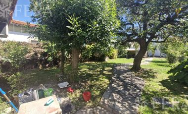 Venta casa 4 ambientes con jardín y cochera en Sarandi