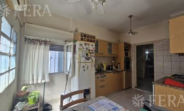 Venta casa 4 ambientes con jardín y cochera en Sarandi