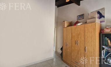 Venta casa 4 ambientes con jardín y cochera en Sarandi