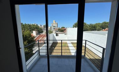 VENTA PH 2 ambientes en primer piso con balcón al contrafrente en San José, Mar del Plata
