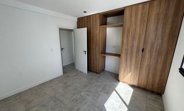 VENTA PH 2 ambientes en primer piso con balcón al contrafrente en San José, Mar del Plata
