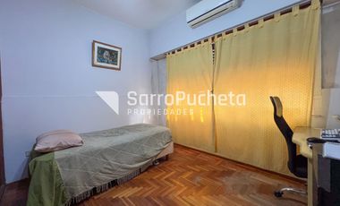 Venta de casa 3 ambientes con cochera cubierta y patio en Morón sur