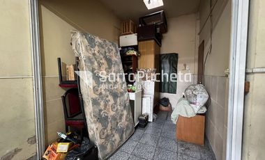 Venta de casa 3 ambientes con cochera cubierta y patio en Morón sur