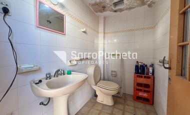 Venta de casa 3 ambientes con cochera cubierta y patio en Morón sur
