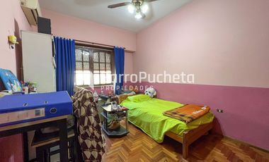 Venta de casa 3 ambientes con cochera cubierta y patio en Morón sur