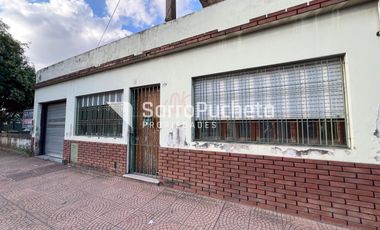 Venta de casa 3 ambientes con cochera cubierta y patio en Morón sur