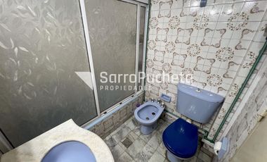 Venta de casa 3 ambientes con cochera cubierta y patio en Morón sur