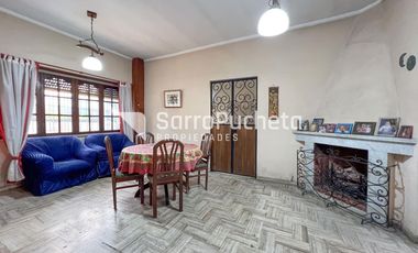 Venta de casa 3 ambientes con cochera cubierta y patio en Morón sur