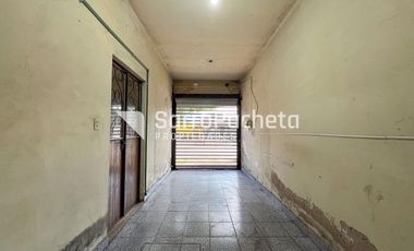 Venta de casa 3 ambientes con cochera cubierta y patio en Morón sur