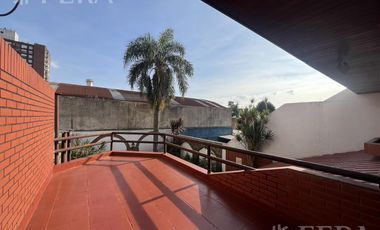 Venta de casa 4 ambientes con cochera y fondo libre en Wilde