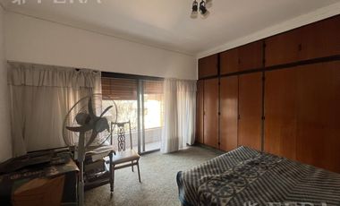 Venta de casa 4 ambientes con cochera y fondo libre en Wilde