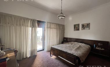 Venta de casa 4 ambientes con cochera y fondo libre en Wilde