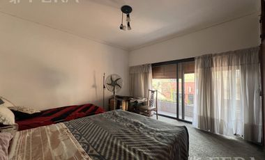 Venta de casa 4 ambientes con cochera y fondo libre en Wilde
