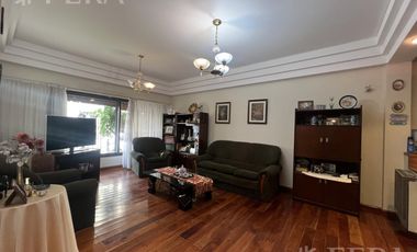 Venta de casa 4 ambientes con cochera y fondo libre en Wilde
