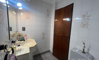 Venta de casa 4 ambientes con cochera y fondo libre en Wilde