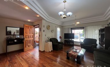Venta de casa 4 ambientes con cochera y fondo libre en Wilde