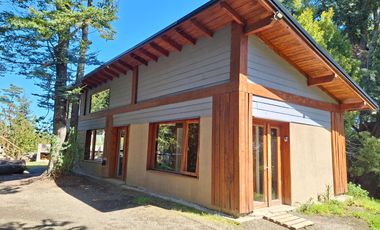 VENTA Departamento 2 dorm Amoblado Balcón Cochera y Baulera Complejo Patagonia Villa La Angostura