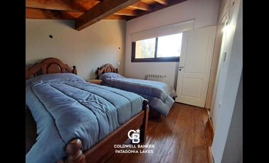 VENTA Departamento 2 dorm Amoblado Balcón Cochera y Baulera Complejo Patagonia Villa La Angostura