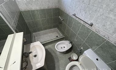 Venta Casa 6 ambientes con cochera y quincho en San Jose