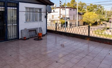 VENTA PH 4 AMBIENTES REFACCIONADO CON TERRAZA