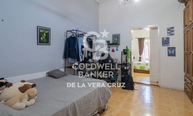 Casa  3 dormitorios, con patio y cochera en Fomento 9 de julio