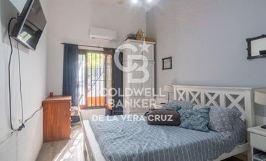Casa  3 dormitorios, con patio y cochera en Fomento 9 de julio