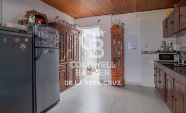 Casa  3 dormitorios, con patio y cochera en Fomento 9 de julio