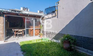 Casa  3 dormitorios, con patio y cochera en Fomento 9 de julio