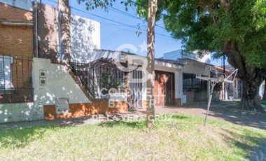Casa  3 dormitorios, con patio y cochera en Fomento 9 de julio