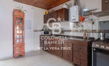 Casa  3 dormitorios, con patio y cochera en Fomento 9 de julio