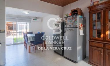Casa  3 dormitorios, con patio y cochera en Fomento 9 de julio