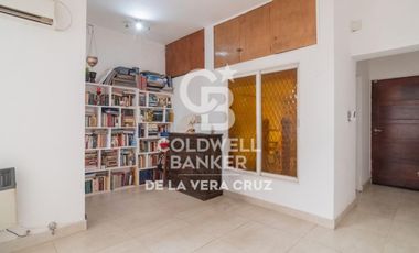 Casa  3 dormitorios, con patio y cochera en Fomento 9 de julio
